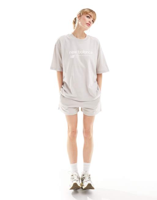 New Balance - Linear Heritage - Oversized T-shirt in 'moonrock' grijs