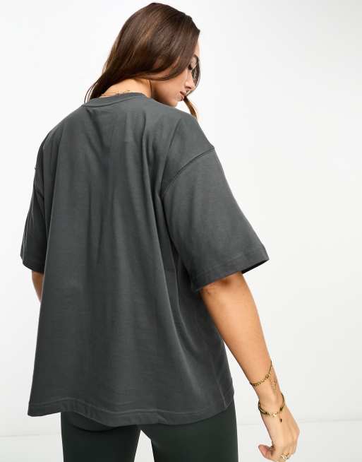 New Balance – Linear Heritage – T-Shirt in verwaschenem Schwarz, 3 von 4