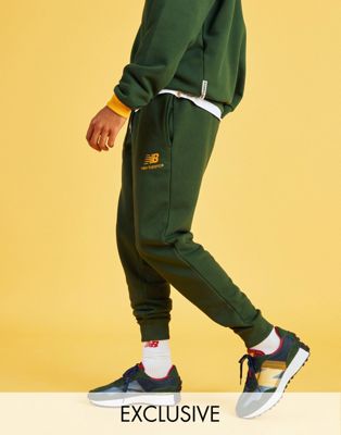 New Balance logo sweatpants in green 