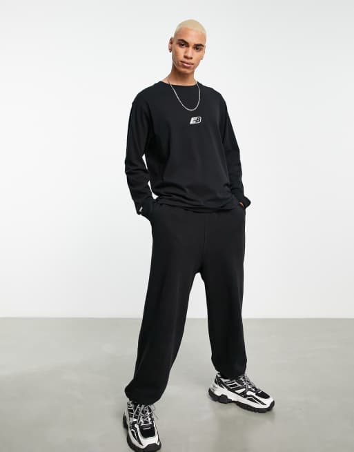 New Balance logo sweatshirt in black with logo back print, 3 of 4