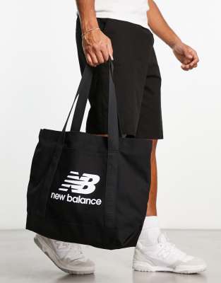 New Balance Tote Bag
 New Balance logo tote bag in black