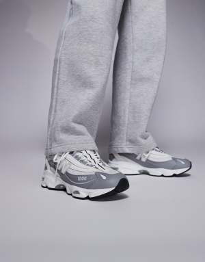 New Balance M1000 trainers in light grey