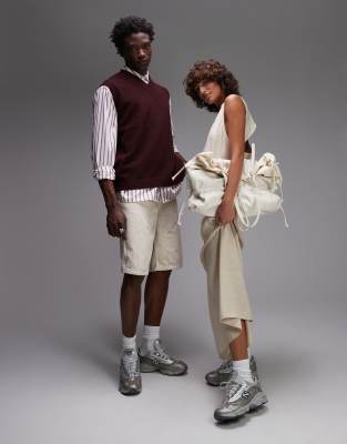  M1000 trainers in silver and beige