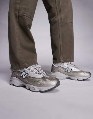 New Balance - M1000 - Unisex - Sneaker in Silber und Beige-Neutral