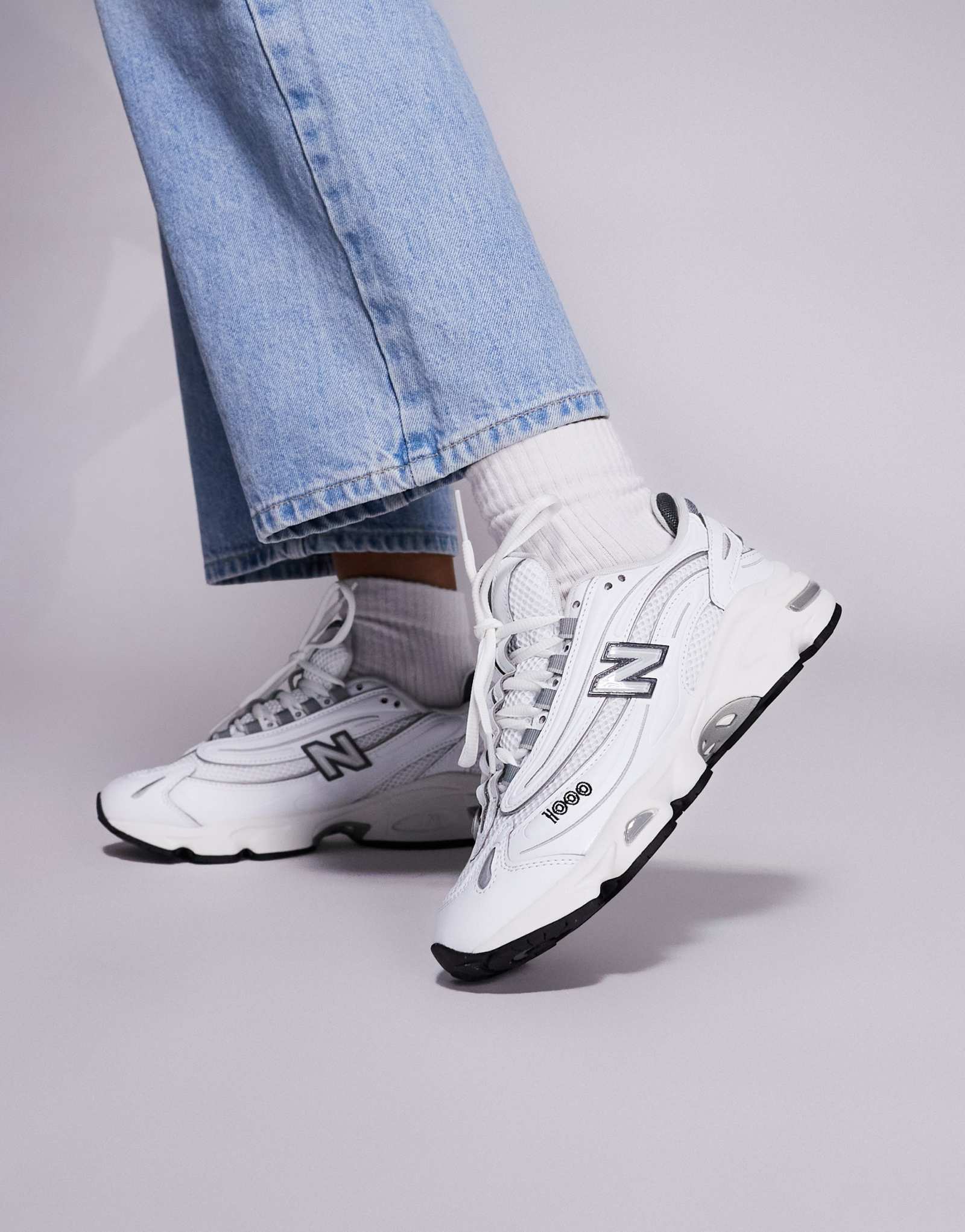 Кроссовки New Balance M1000 унисекс белого цвета