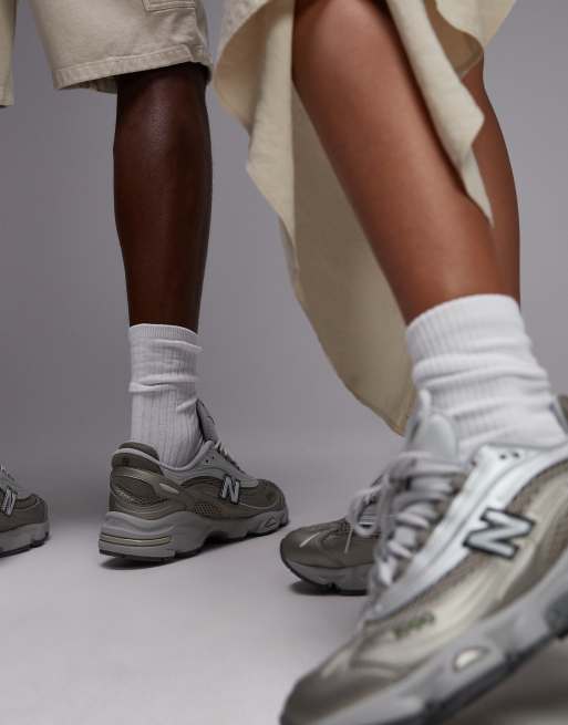New Balance M1000 unisex trainers in silver and beige