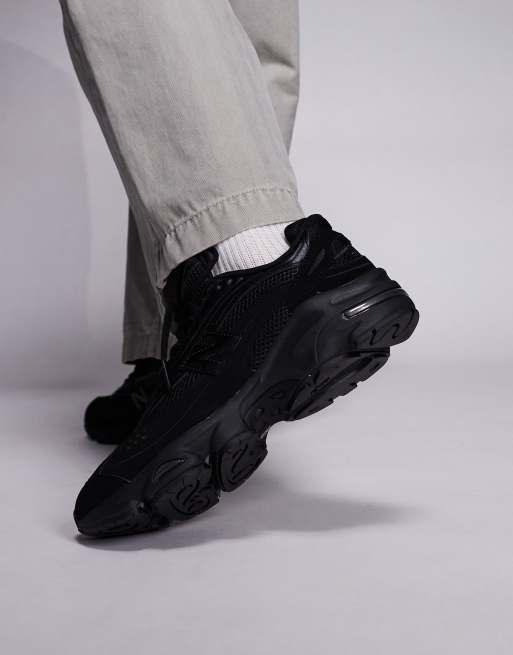 New Balance M1000 unisex trainers in triple black, 3 of 5