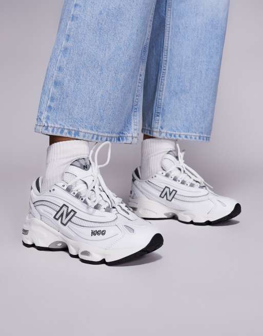 New Balance M1000 unisex trainers in white, 5 of 5