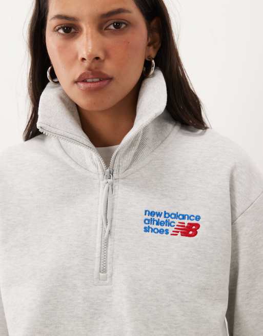 New Balance maglione oversize con logo premium e mezza zip grigio, 2 di 4