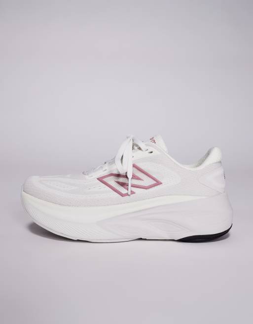 New Balance - More - Hardloopschoenen in gebroken wit en roos roze, 2 van 5