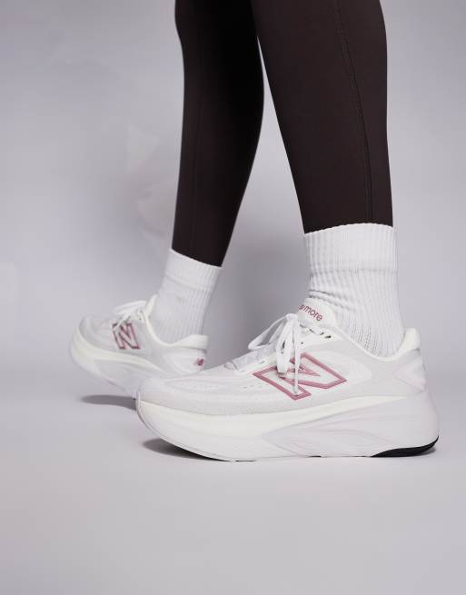 New Balance - More - Hardloopschoenen in gebroken wit en roos roze, 5 van 5