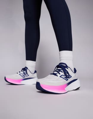 New Balance - More - Lauf-Sneaker in Hellgrau und Rosa