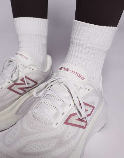 New Balance – More – Laufschuhe in Wollweiß und Rosé-Rosa, 3 von 5