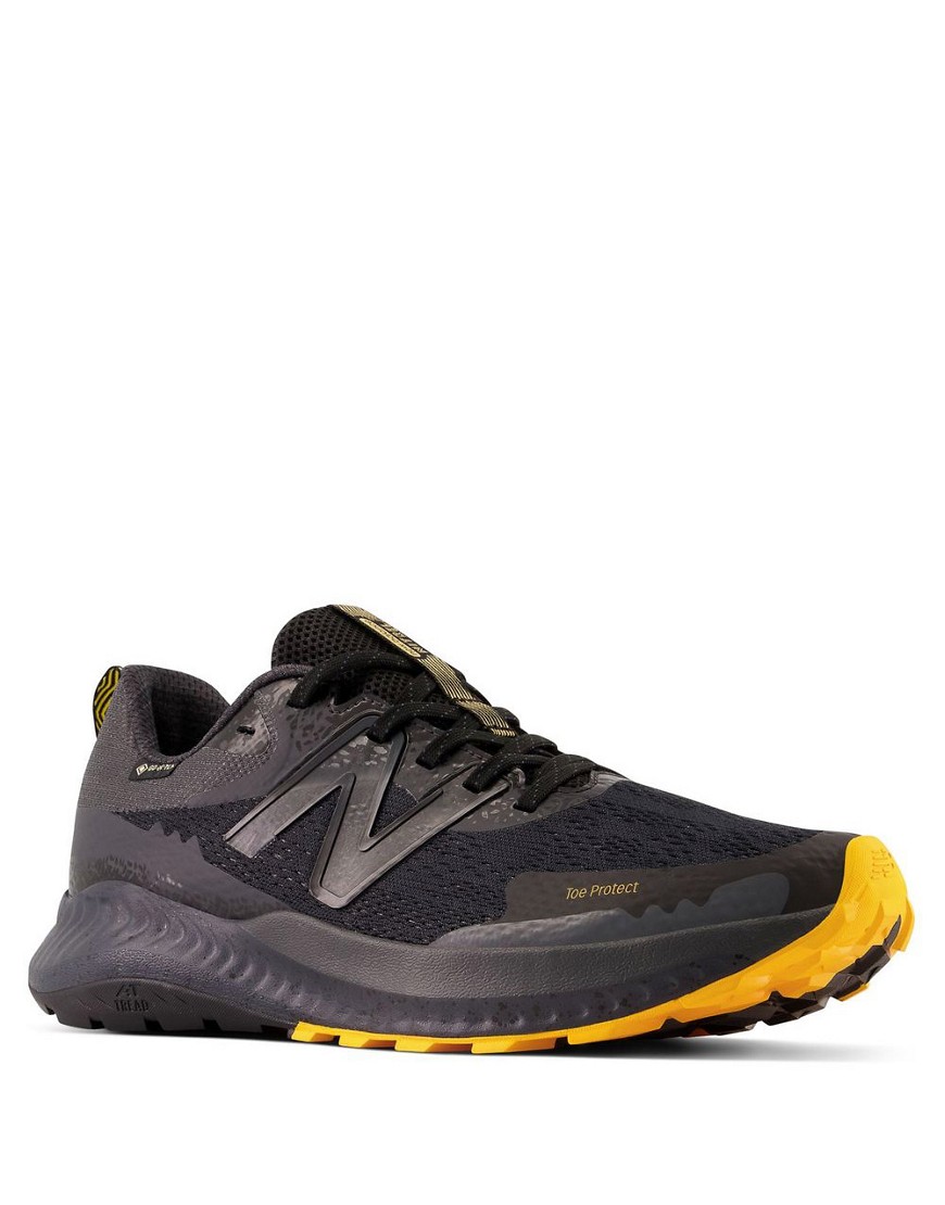 New Balance NTRG trail running trainers in black
