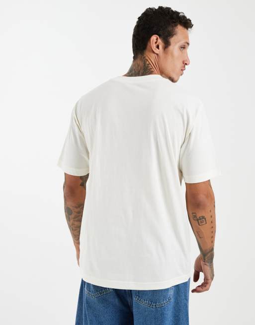 New Balance omtolkad grafisk t-shirt i beige, 4 av 5