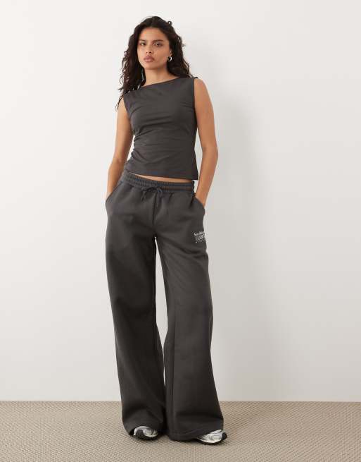 New Balance open-back fitted tank top in black, 2 of 4
