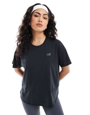 New Balance - Oversize-T-Shirt aus weich fallendem Jersey in Schwarz