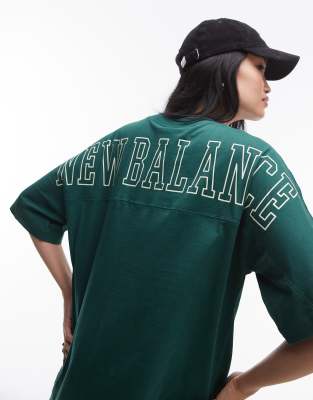 New Balance - Oversize-T-Shirt in Grün mit Print