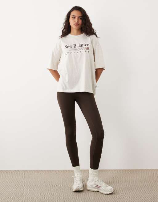 New Balance Oversize-T-Shirt Trackside in Beige, 2 von 4