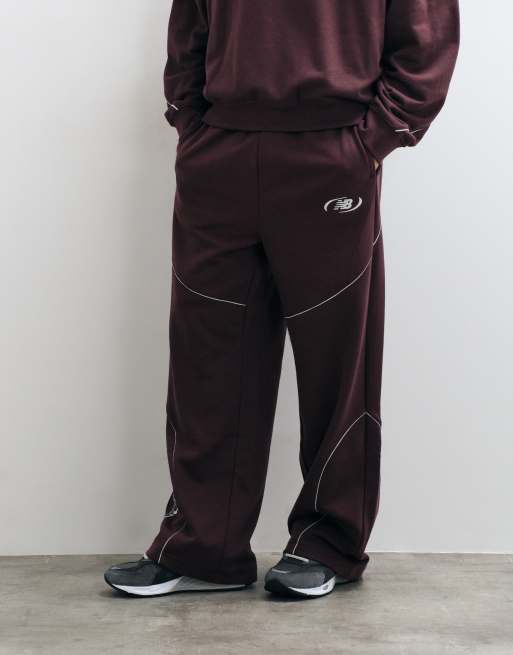 New Balance pantalón Trackside de felpa francesa en Cherry Leather, 2 de 5