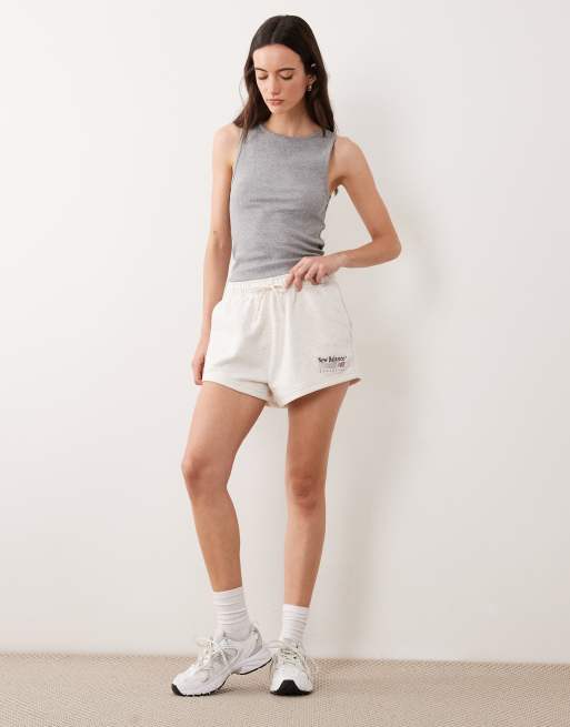 New Balance pantaloncini Trackside in French Terry beige, 2 di 5