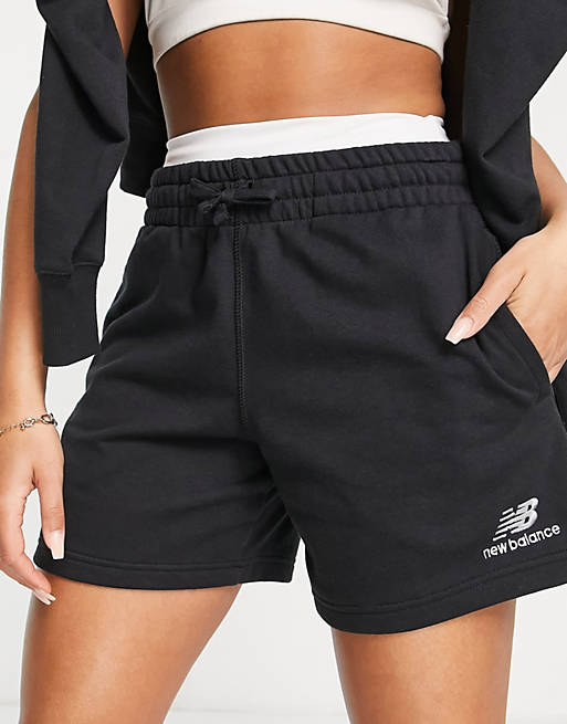 Pantaloncini unisex neri con logo di New Balance in Nero Donna Abbigliamento da Shorts da Shorts cargo multitasche 