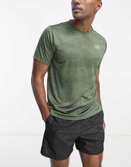 New Balance Printed Impact Run Korte mouw in kaki ASOS