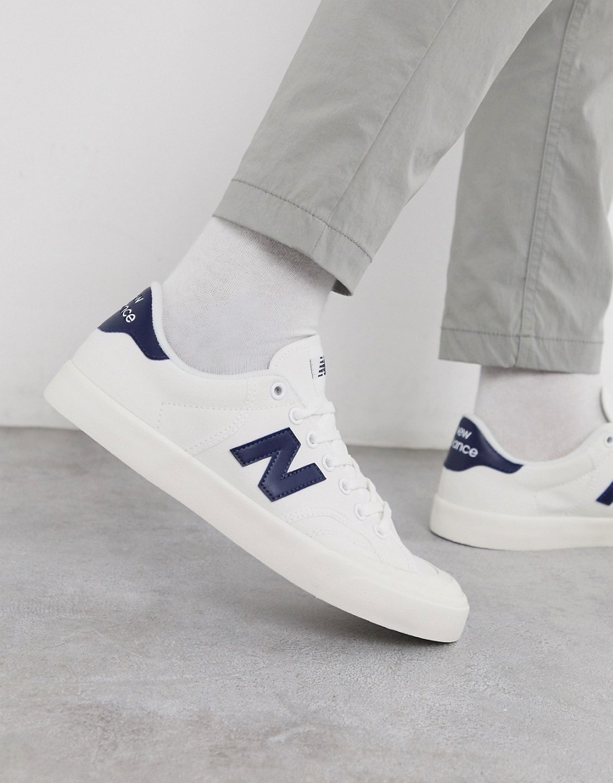 New Balance PRO COURT trainers in navy-White