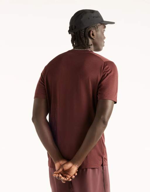 New Balance Rc Essential-T-Shirt in Cherry Leather, 5 von 5