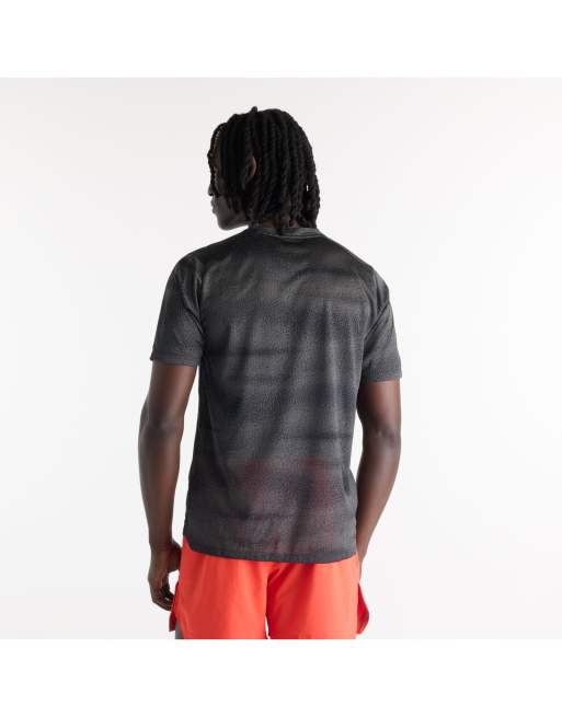 New Balance - Rc Essential - T-shirt met print in zwart, 2 van 4