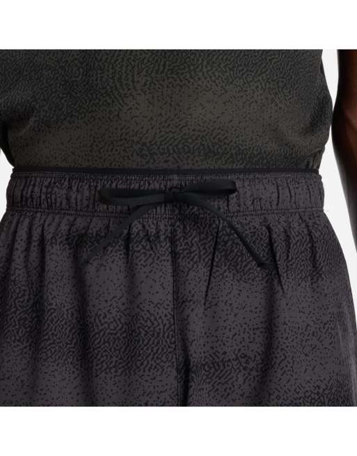 New Balance - RC - Pantalones cortos de 5" negros estampados, 4 de 4