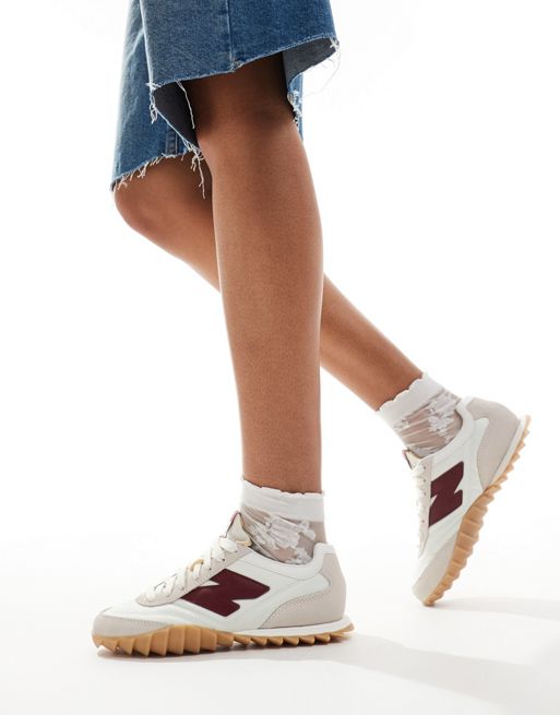 New Balance – RC30 – Vita och röda sneakers med gummisula