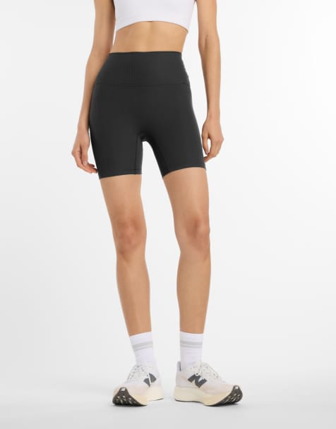 New Balance Ribbed high rise short 6" in black