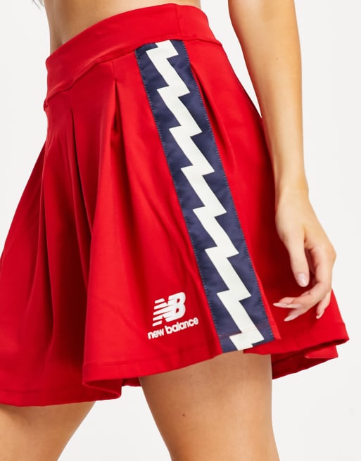 New Balance – Röd minikjol med tejpade detaljer, endast hos ASOS, 2 av 4
