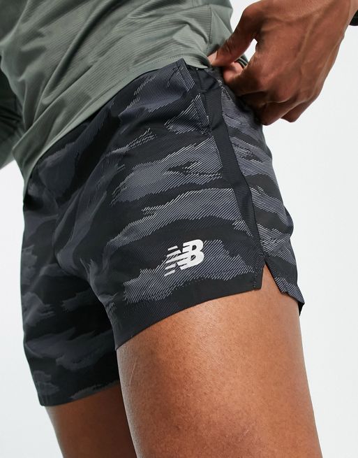 New Balance – Running Accelerate – Shorts in Schwarz mit Military-Muster