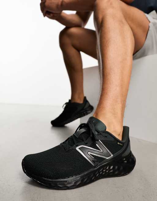 New Balance Running Arishi V4 in black and silver | ASOS