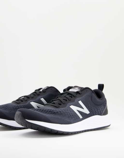 New Balance Running - Fresh Foam Arishi - Sneakers i sort og hvid 
