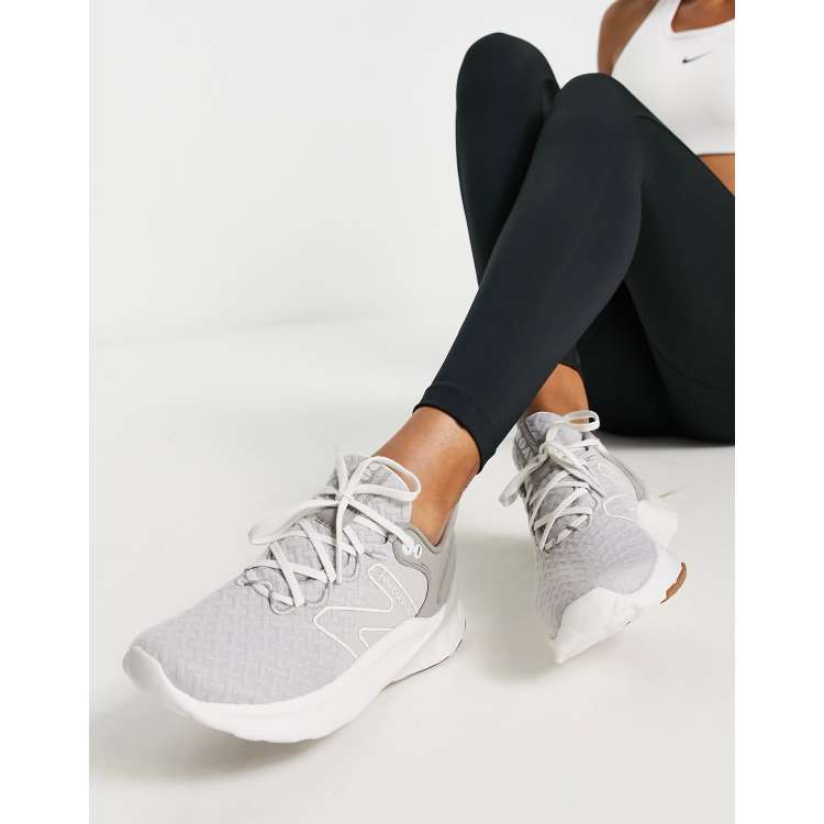 New balance hot sale roav trainers