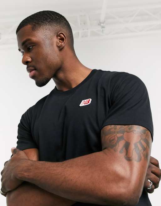 New Balance – Schwarzes T-Shirt mit kleinem Logo