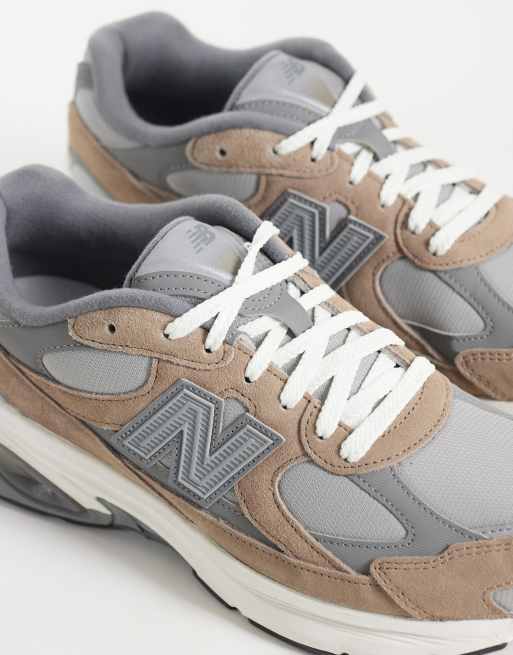 New Balance Sneaker in Dunkelbeige und Grau, 3 von 5