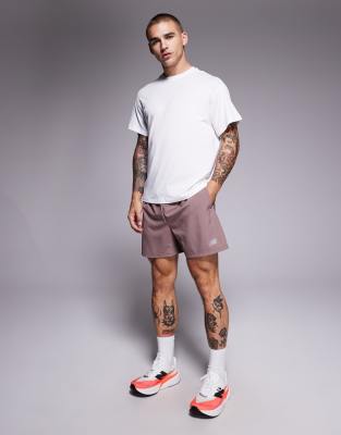 New Balance New Balance Sport 7 inch short in brown