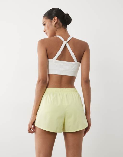 New Balance Sport Essential 3 inch shorts i lysegrøn, 4 af 5