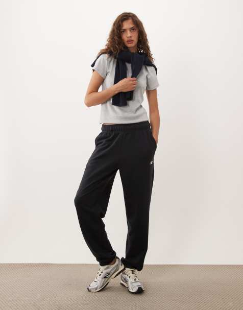 New Balance Sport Essential French-Terry-Jogger in Schwarz - view 1