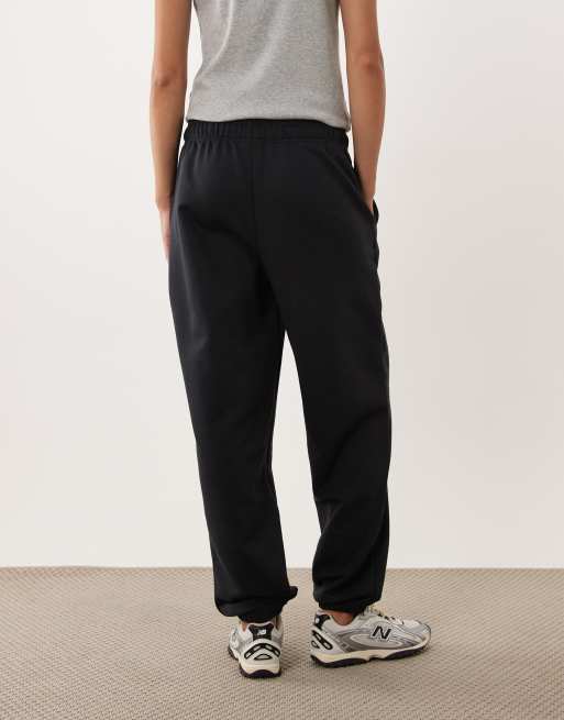 New Balance Sport Essential French-Terry-Jogger in Schwarz, 4 von 5