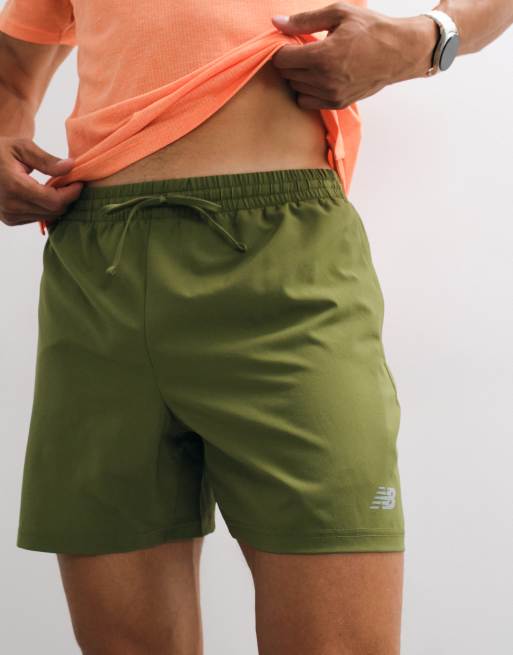 New Balance Sport Essential short 5 inch in khaki, 2 di 5