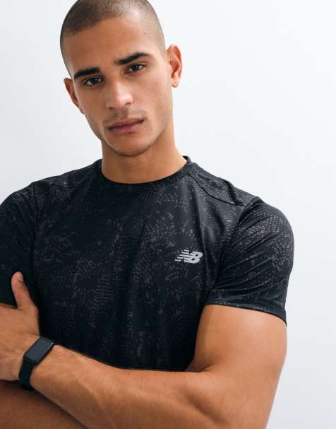 New Balance sport essential T-shirt med print i sort og grå - view 1