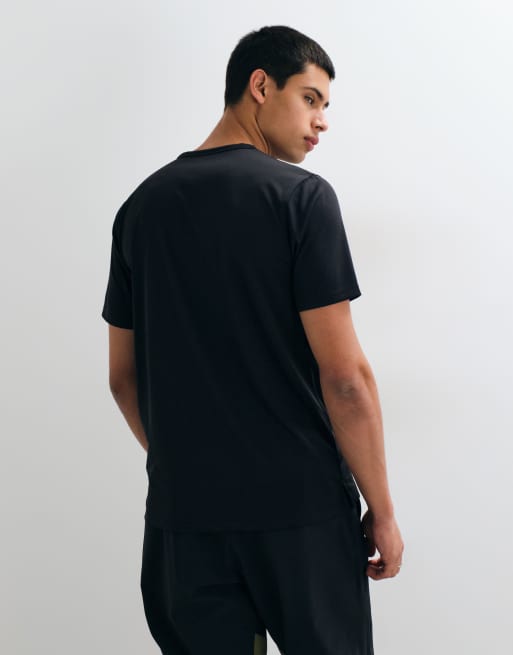 New Balance sport essential utility t-shirt i svart, 4 av 5