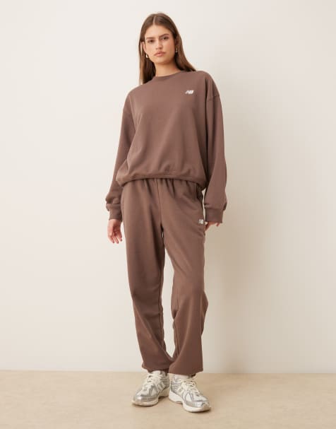 New Balance - Sport Essentials - Joggingbroek van terrykatoen in bruin - view 1