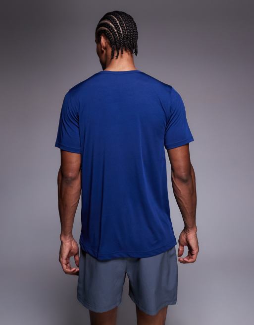New Balance – Sport Essentials – Marinblå t-shirt i cargostil, 3 av 5