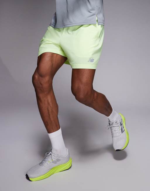 New Balance – Sport Essentials – Neongula shorts med 5 tum, 2 av 5